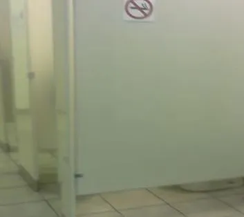 Mamparas divisorias en sanitarios